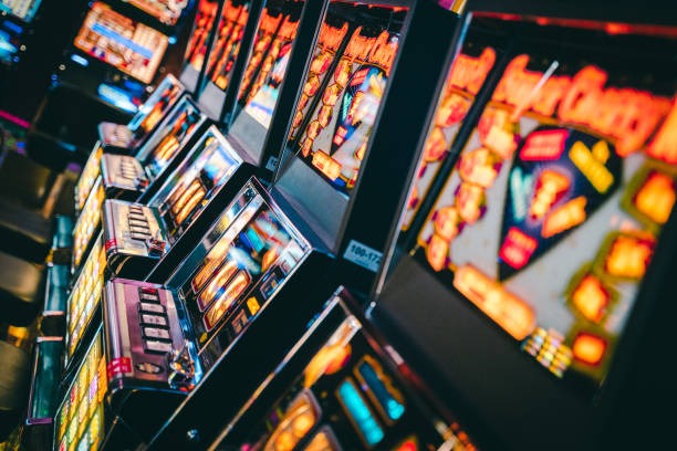 Live-dealer table activity in paito